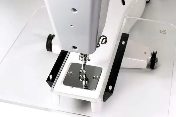 janome quilt maker 15 comes with quilting frame and handlebars