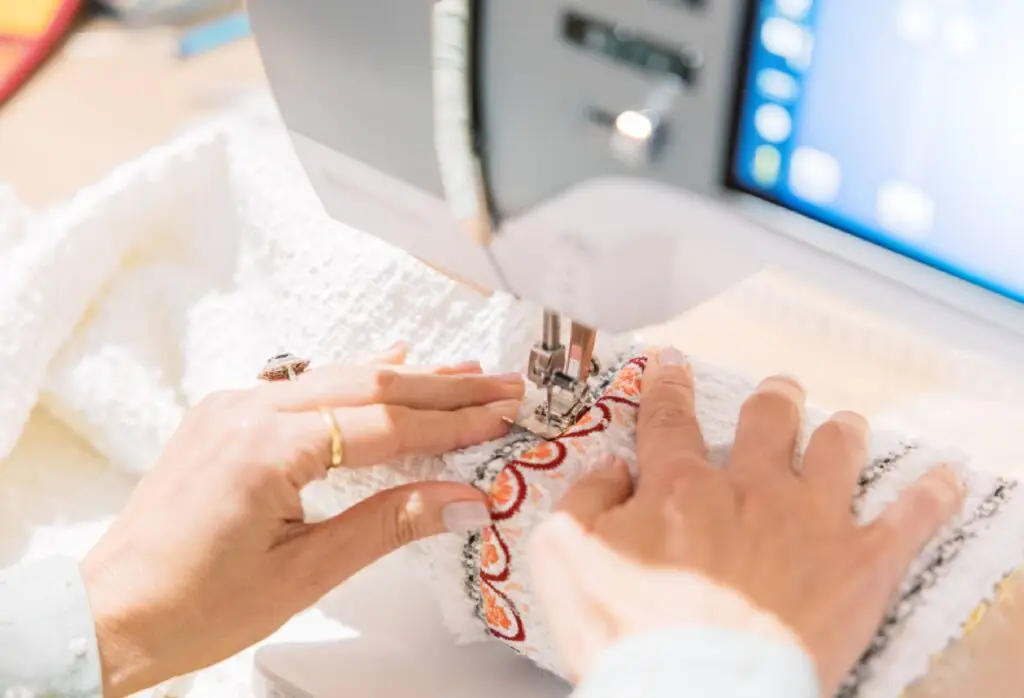 machine adjusts tension and foot pressure automatically as needed