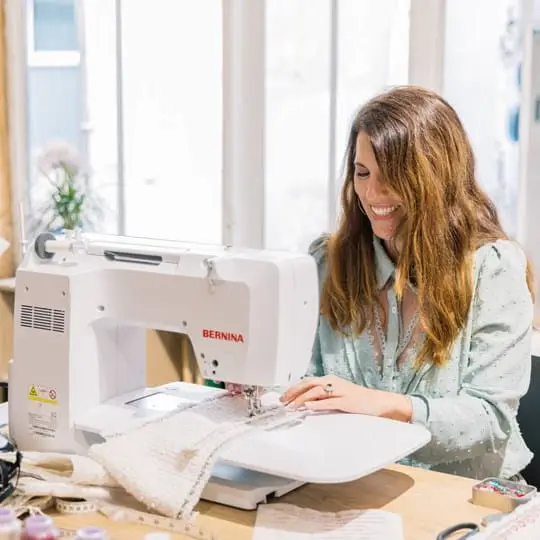 bernina 735 includes precise feed dog system for even fabric handling