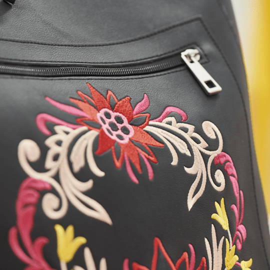 touchscreen provides quick access to stitches settings and help functions