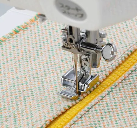 foot compatible with 5mm and 7mm stitch width sewing machines