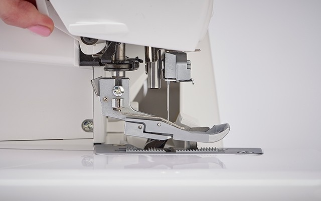 Baby Lock Splendor 8 Thread Serger for sale with electronic speed control function