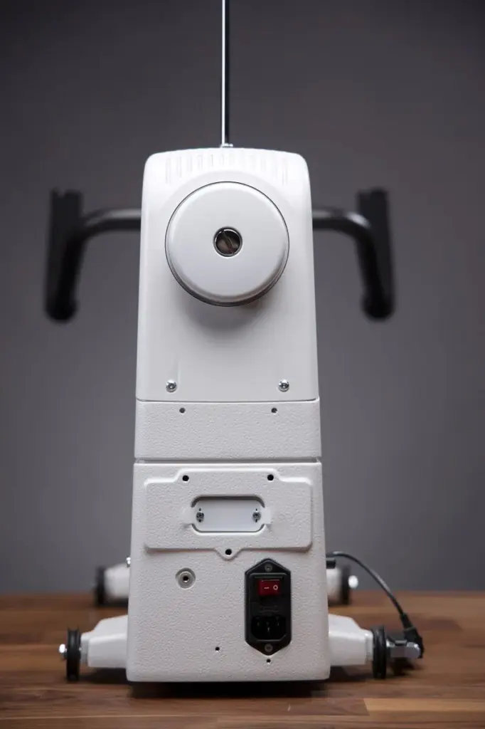 Handi Quilter Moxie longarm machine includes responsive stitch regulation mode