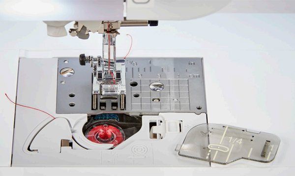Brother SE2000 offers smooth sewing embroidery performance