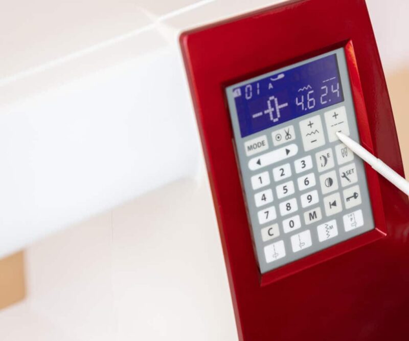 Elna eXcellence 710 sewing machine with adjustable presser pressure Elna eXcellence 710 includes adjustable stitch length width