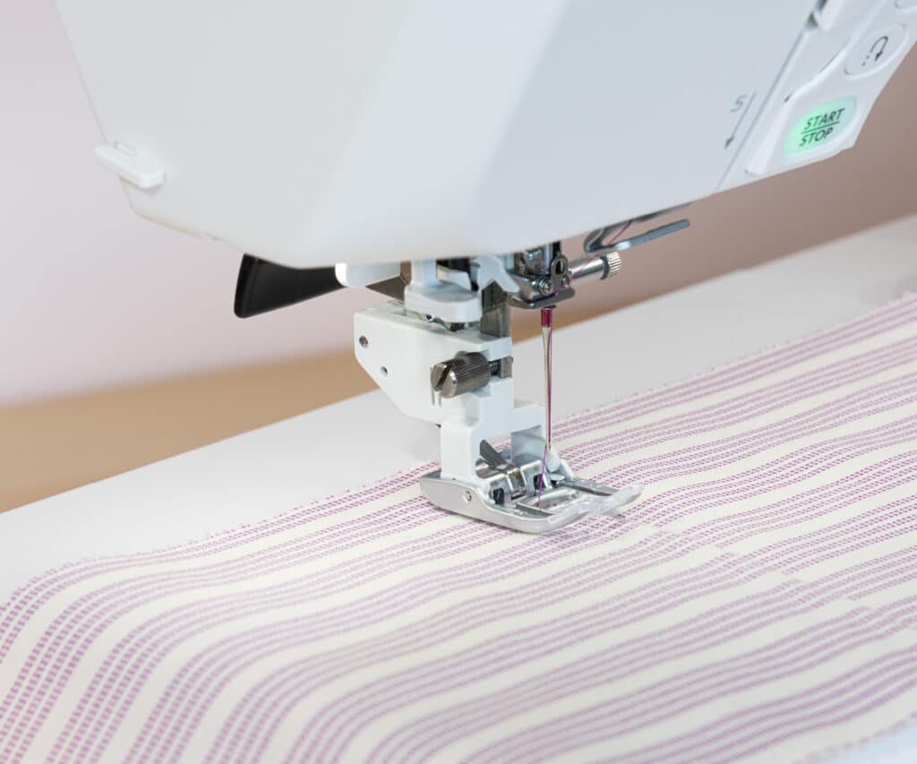 Elna eXcellence 710 includes reliable needle positioning