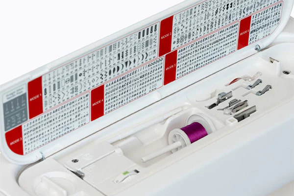 Elna eXcellence 710 includes clear stitch selection