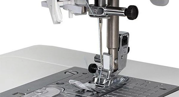 Elna eXcellence 720PRO includes built in stitch options