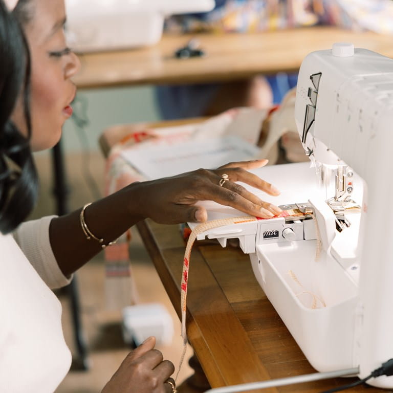BERNINA L 660 Overlock for sale premium overlock machine available